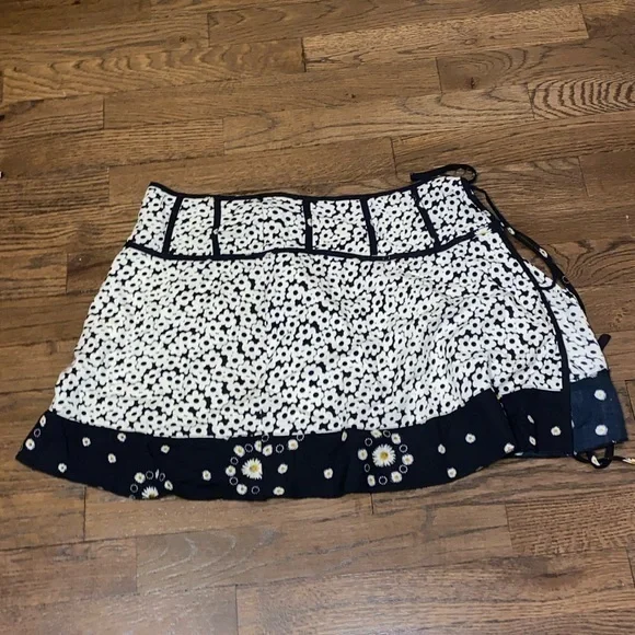 NWT Urban Floral Mini Skirt - Picture 4 of 4